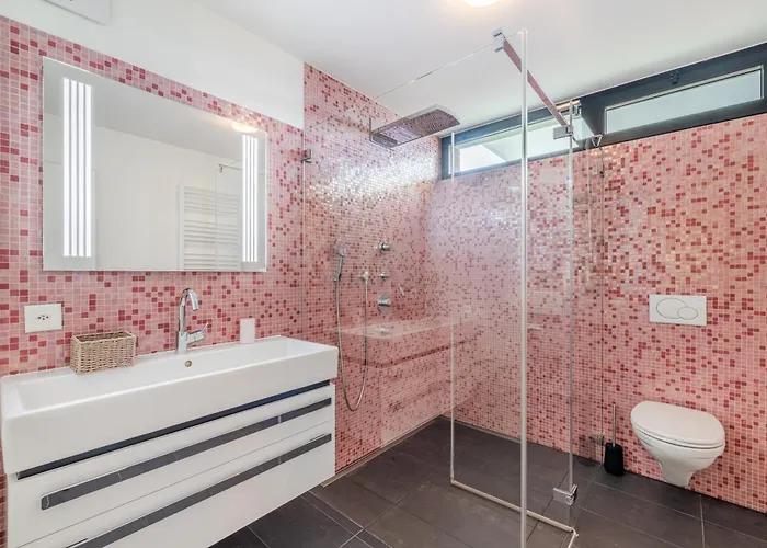 Villa Girandola With Private, Heated Pool